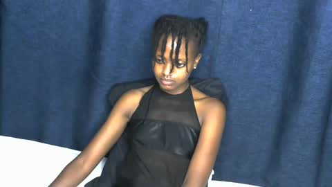 Snapshot of petite_star2 chatting on 5, 11, 2025 petite_star2 online show from 5, 11, 2025