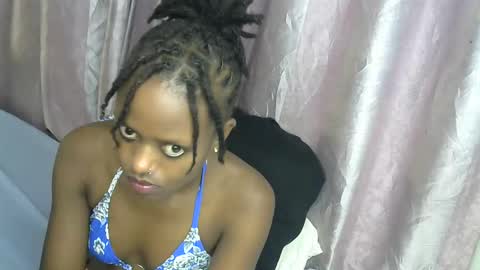 Snapshot of petite_star2 chatting on 19, 11, 2025 petite_star2 online show from 19, 11, 2025