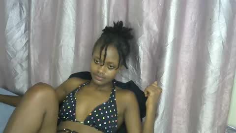 Snapshot of petite_star2 chatting on 22, 11, 2025 petite_star2 online show from 22, 11, 2025