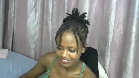 Snapshot of petite_star2 chatting on 23, 11, 2025 petite_star2 online show from 23, 11, 2025