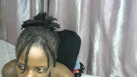 Snapshot of petite_star2 chatting on 24, 11, 2025 petite_star2 online show from 24, 11, 2025