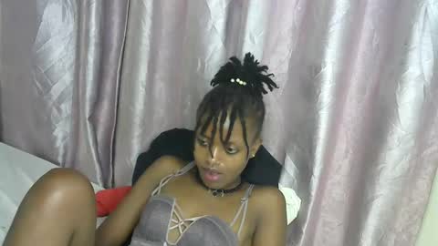 Snapshot of petite_star2 chatting on 27, 11, 2025 petite_star2 online show from 27, 11, 2025