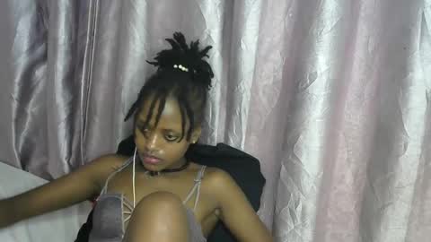 Snapshot of petite_star2 chatting on 27, 11, 2025 petite_star2 online show from 27, 11, 2025