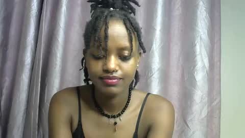 Snapshot of petite_star2 chatting on 1, 12, 2025 petite_star2 online show from 1, 12, 2025