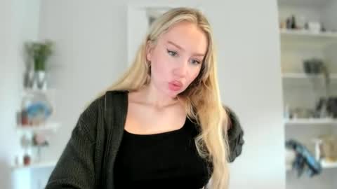 Snapshot of petiteannax chatting on 22, 3, 2026 Ava online show from 22, 3, 2026