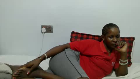 petitegirly12 online show from 11, 3, 2025