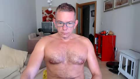 Snapshot of pg19clp4191zm chatting on 9, 10, 2025 Alex online show from 9, 10, 2025