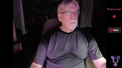 Snapshot of pghk2000 chatting on 14, 9, 2025 George online show from 14, 9, 2025