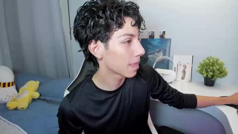 Phil.   INDEPENDENT MODEL online show from 20, 12, 2025