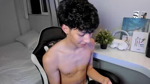 Phil.   INDEPENDENT MODEL online show from 8, 1, 2026