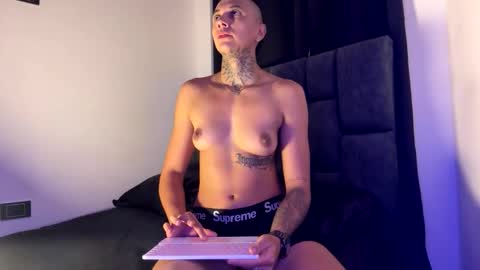 Snapshot of phillip_brownn chatting on 31, 10, 2025 PHILLIP online show from 31, 10, 2025