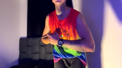 Snapshot of phillip_brownn chatting on 6, 11, 2025 PHILLIP online show from 6, 11, 2025