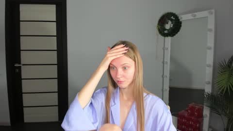 Phoebe online show from 12, 12, 2024