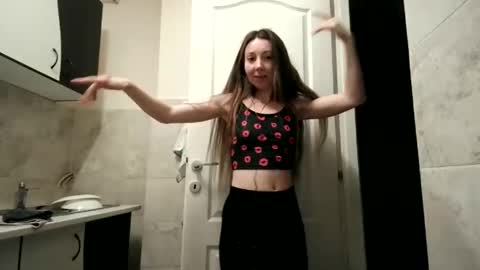 Snapshot of pieceofmoon chatting on 13, 12, 2025 Moonie online show from 13, 12, 2025