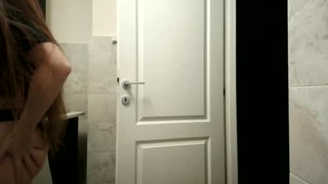 Snapshot of pieceofmoon chatting on 22, 12, 2025 Moonie online show from 22, 12, 2025