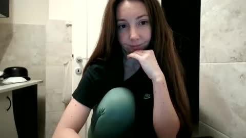 Snapshot of pieceofmoon chatting on 18, 1, 2026 Moonie online show from 18, 1, 2026