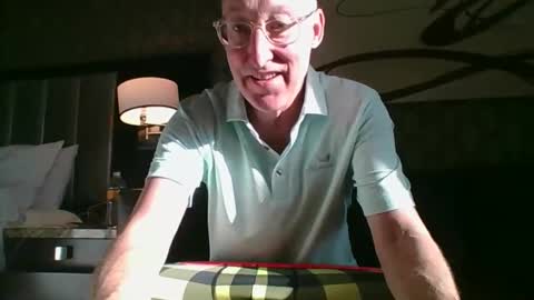 Snapshot of piethomas chatting on 9, 11, 2025 PieSunshine online show from 9, 11, 2025