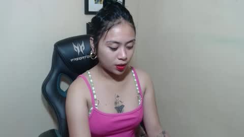 Snapshot of pinay_shinexxx chatting on 1, 4, 2026 pinay_shinexxx online show from 1, 4, 2026