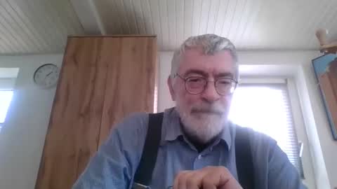 Snapshot of pinholder chatting on 17, 11, 2025 Michael online show from 17, 11, 2025