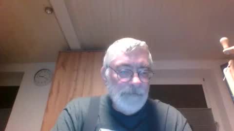 Snapshot of pinholder chatting on 19, 11, 2025 Michael online show from 19, 11, 2025