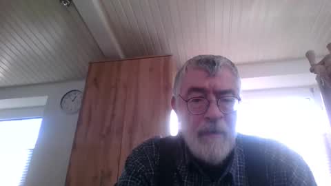 Snapshot of pinholder chatting on 24, 11, 2025 Michael online show from 24, 11, 2025