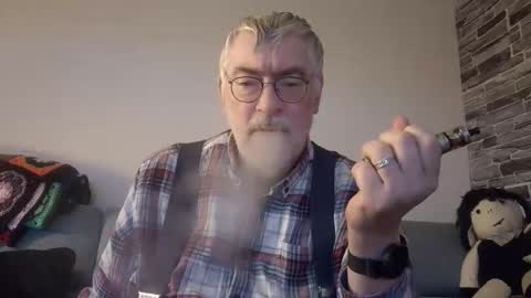 Snapshot of pinholder chatting on 14, 12, 2025 Michael online show from 14, 12, 2025