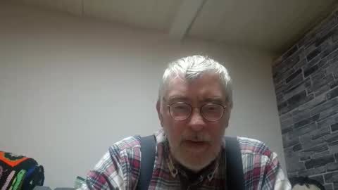 Snapshot of pinholder chatting on 15, 12, 2025 Michael online show from 15, 12, 2025