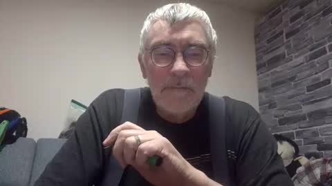 Snapshot of pinholder chatting on 16, 12, 2025 Michael online show from 16, 12, 2025