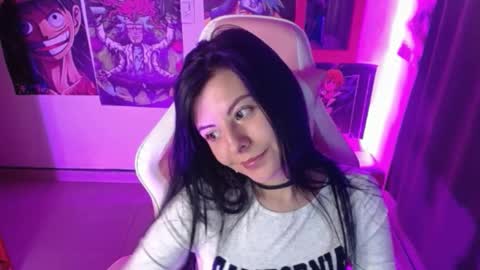 pink_yuii online show from 4, 3, 2025