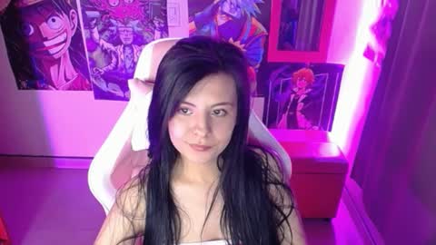pink_yuii online show from 4, 3, 2025