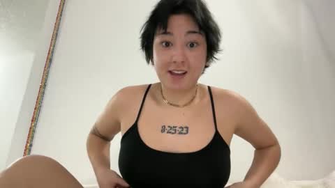 Snapshot of pinkeyeprincess chatting on 17, 11, 2025 pinkeyeprincess online show from 17, 11, 2025