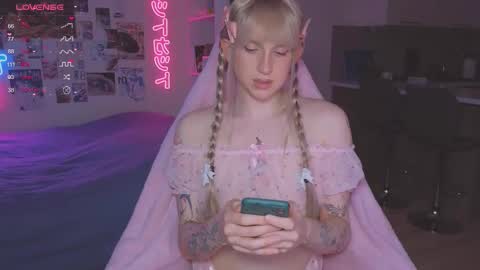 pinkvenom_ online show from 12, 11, 2025