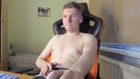 Snapshot of pirremeow chatting on 20, 12, 2024 Pierre online show from 20, 12, 2024