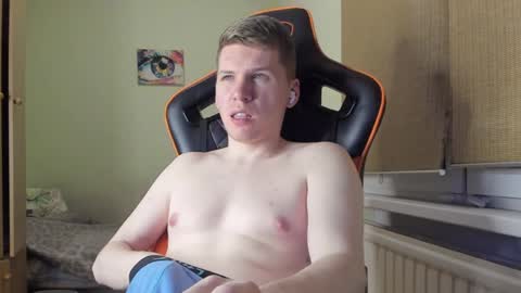 Snapshot of pirremeow chatting on 4, 1, 2025 Pierre online show from 4, 1, 2025