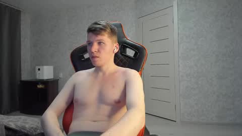 Snapshot of pirremeow chatting on 24, 2, 2025 Pierre online show from 24, 2, 2025