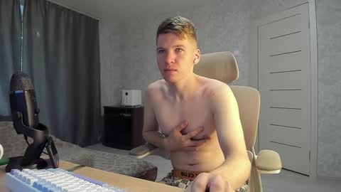 Snapshot of pirremeow chatting on 28, 9, 2025 Pierre online show from 28, 9, 2025