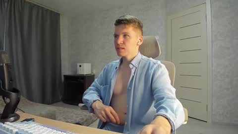 Snapshot of pirremeow chatting on 4, 10, 2025 Pierre online show from 4, 10, 2025