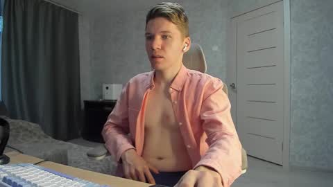 Snapshot of pirremeow chatting on 25, 10, 2025 Pierre online show from 25, 10, 2025