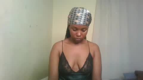 Snapshot of pixie_roman chatting on 15, 12, 2024 Majesty online show from 15, 12, 2024