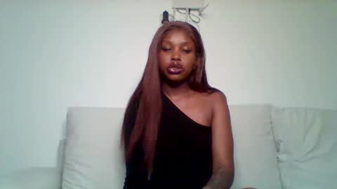 Snapshot of pixie_roman chatting on 21, 10, 2025 Majesty online show from 21, 10, 2025