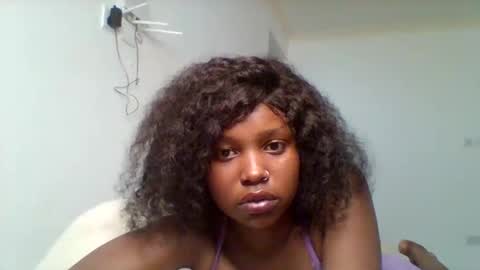 Snapshot of pixie_roman chatting on 8, 11, 2025 Majesty online show from 8, 11, 2025