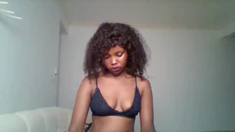 Snapshot of pixie_roman chatting on 9, 11, 2025 Majesty online show from 9, 11, 2025