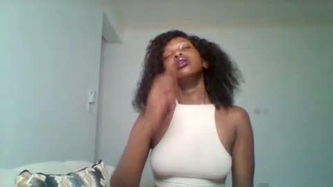 Snapshot of pixie_roman chatting on 10, 11, 2025 Majesty online show from 10, 11, 2025