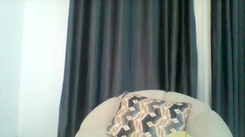 Snapshot of pixie_roman chatting on 24, 11, 2025 Majesty online show from 24, 11, 2025