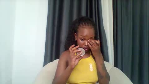 Snapshot of pixie_roman chatting on 25, 11, 2025 Majesty online show from 25, 11, 2025