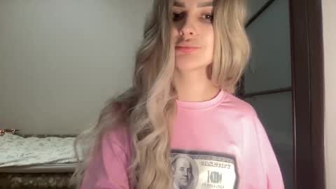 Mia online show from 4, 11, 2025