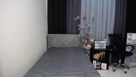 Snapshot of pleasure4salets chatting on 15, 10, 2025 LAUREEN online show from 15, 10, 2025