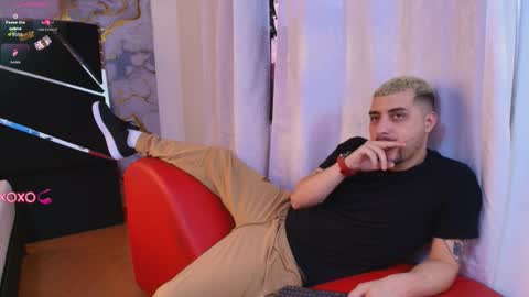 Snapshot of pleasure_vibes023 chatting on 13, 10, 2025 JUAN AND JULI online show from 13, 10, 2025