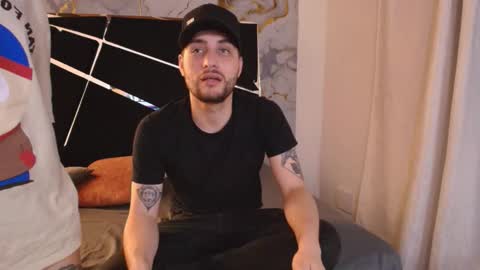 Snapshot of pleasure_vibes023 chatting on 24, 10, 2025 JUAN AND JULI online show from 24, 10, 2025