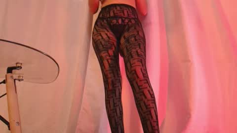 Snapshot of pleasure_vibes023 chatting on 25, 10, 2025 JUAN AND JULI online show from 25, 10, 2025